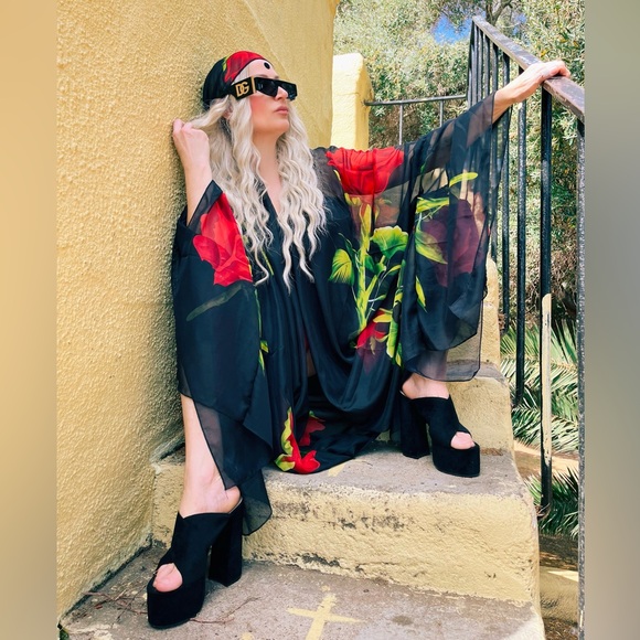 Gorgeous Runway FLORAL style chiffon Kimono or robe - Picture 7 of 10